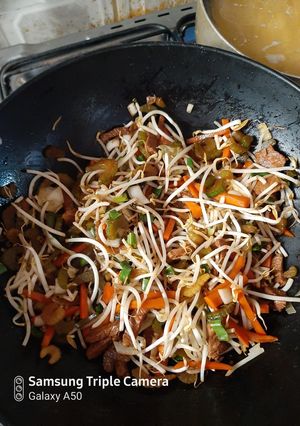 Una foto de Tallarines con verduras salteadas