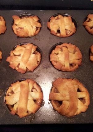 A picture of Mini apple pies.