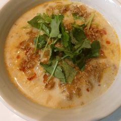 A picture of Dan Dan Noodles with Rich Soup.