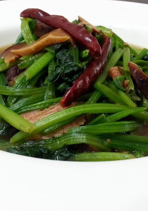 A picture of LG SPINACH AND MUSHROOM( IN SHAO XING WINE MUSHROOM SAUCE).