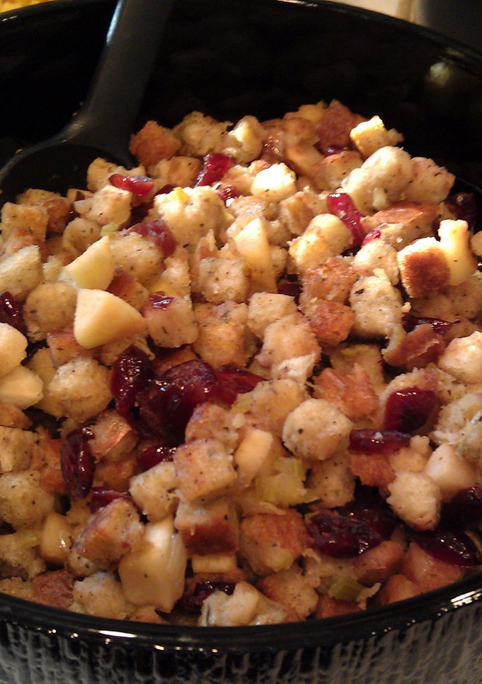 A picture of Apple Cranberry Stuffing.