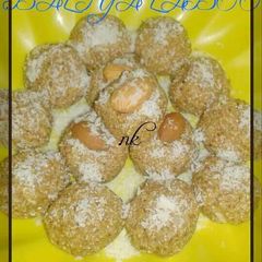 A picture of Daliya ladoo.