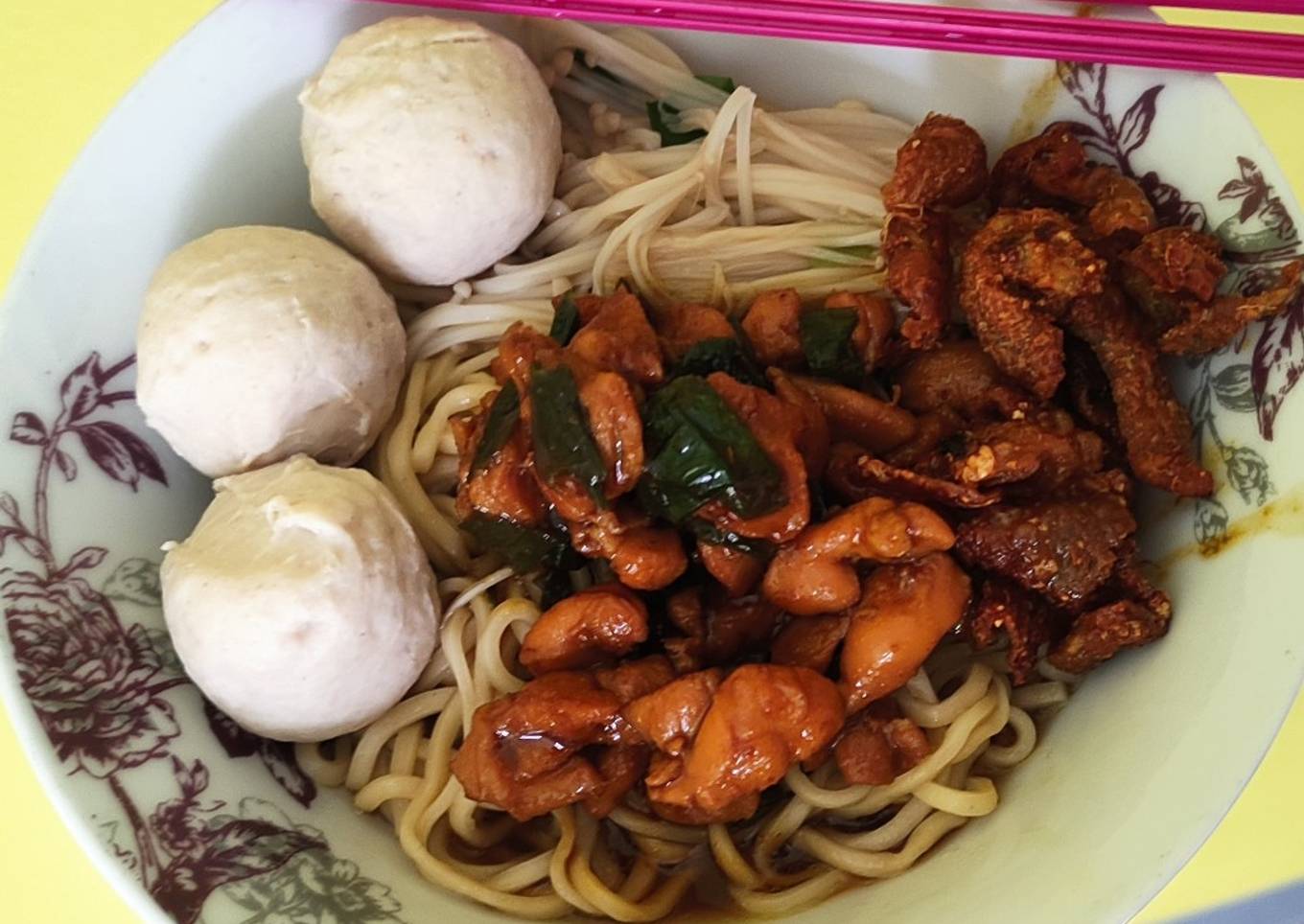 Mie Ayam Enoki dan Kulit Ayam Krispi