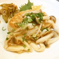 Tofu and Chicken Burger Japanese-style Mushroom Ankake A picture of Tofu and Chicken Burger Japanese-style Mushroom Ankake.