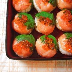 A picture of Salmon & Ikura Salmon Roe Temari Sushi.