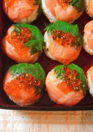 A picture of Salmon & Ikura Salmon Roe Temari Sushi.
