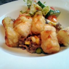 A picture of Delicious Tater-tot Casserole.