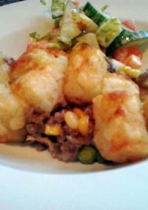 A picture of Delicious Tater-tot Casserole.