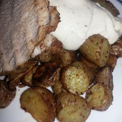 A picture of Tinas Tenderloin & Potatoes with Dipping Sauce.