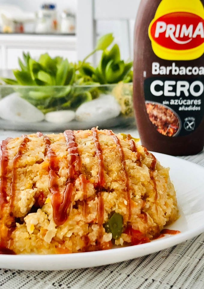 Una foto de Couscous de coliflor con pollo y verduras 🍅🌶🥕