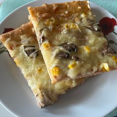 A picture of Pizza with cheese edges.