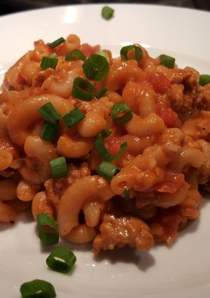 A picture of One pot turkey chili mac.