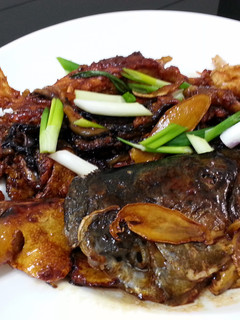 A picture of Claypot Ginger and Spring Onion Salmon.