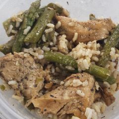 A picture of Chicken and asparagus stir fry.