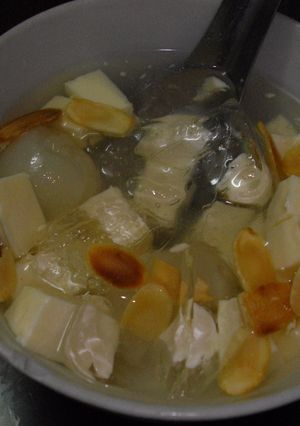 Hình của món Chè khúc bạch phô mai.