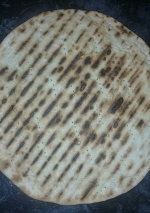 Una foto de Tortilla asada a la plancha.. ideal para el mate 😋 😋