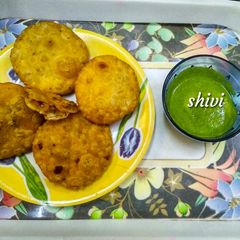 A picture of Pyaz Ki Kachori.