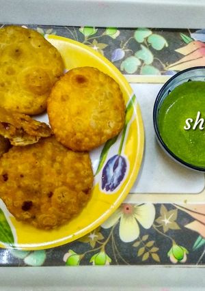 A picture of Pyaz Ki Kachori.