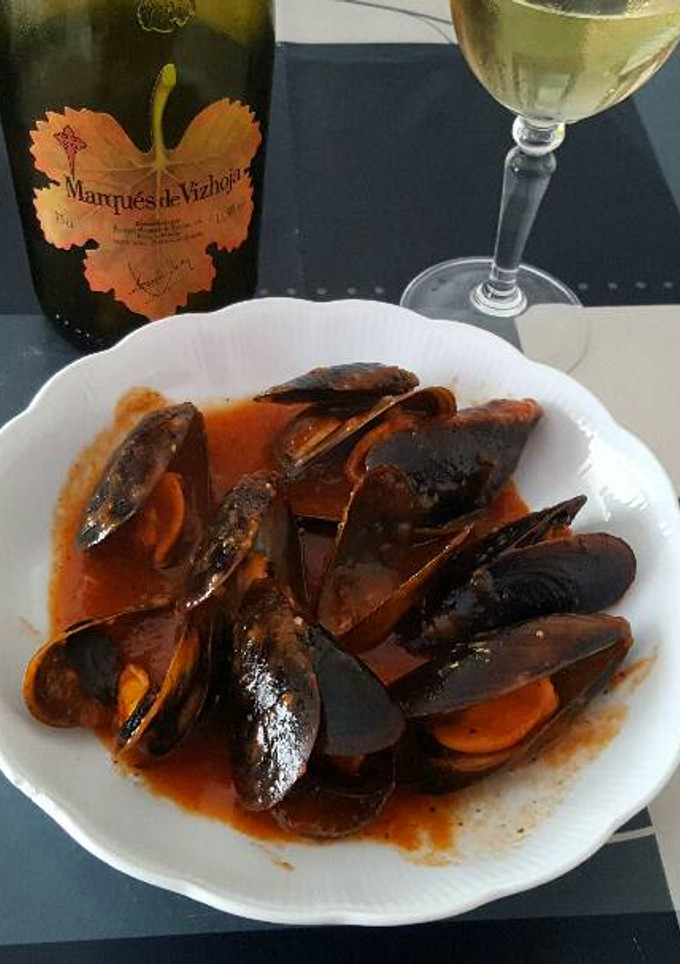 Una foto de Mejillones en salsa marinera