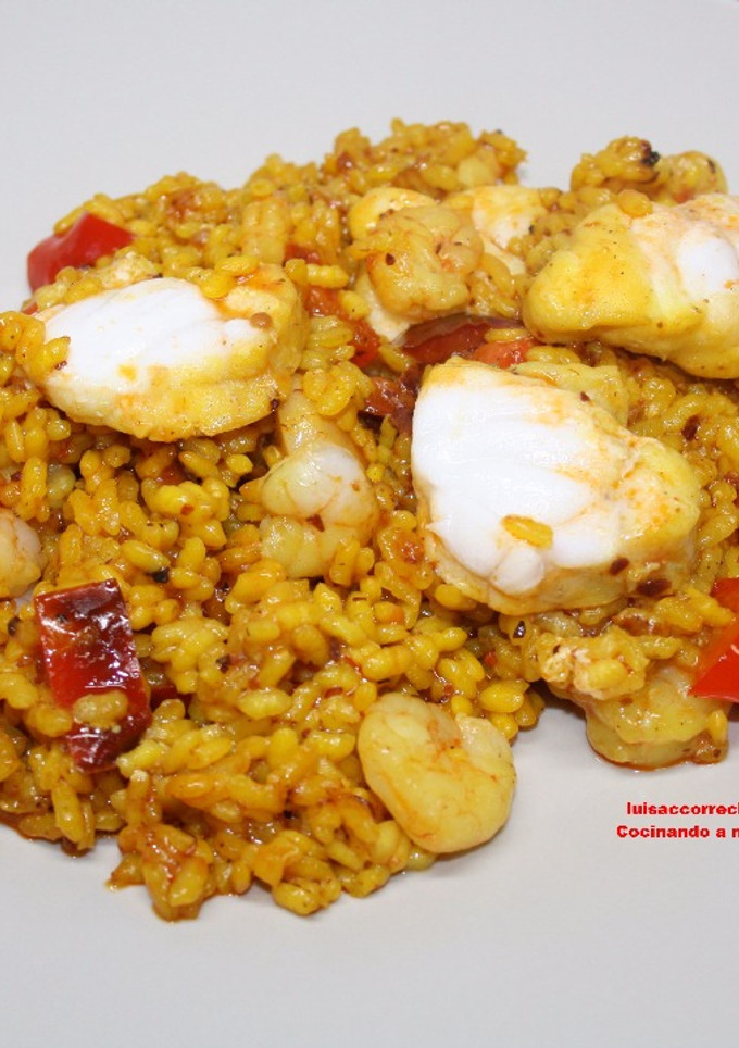 Una foto de Arroz con rape y gambitas