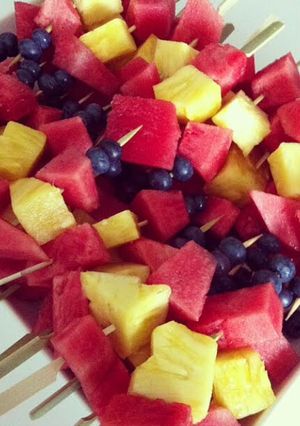 A picture of Fruit Skewers.