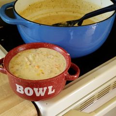 A picture of Kv salmon chowder.