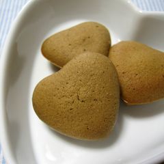 A picture of Milk Tea Madeleines.