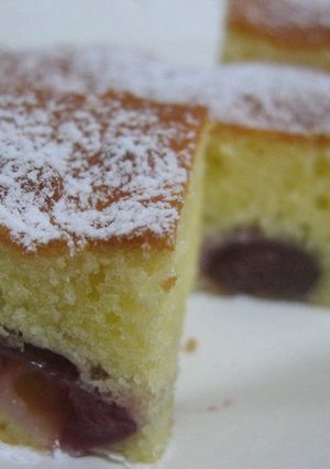 A picture of Limited-Season Sweet Cherry Cake.