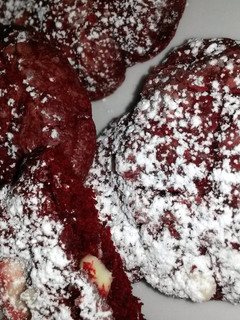 A picture of Red Velvet butter cookies.