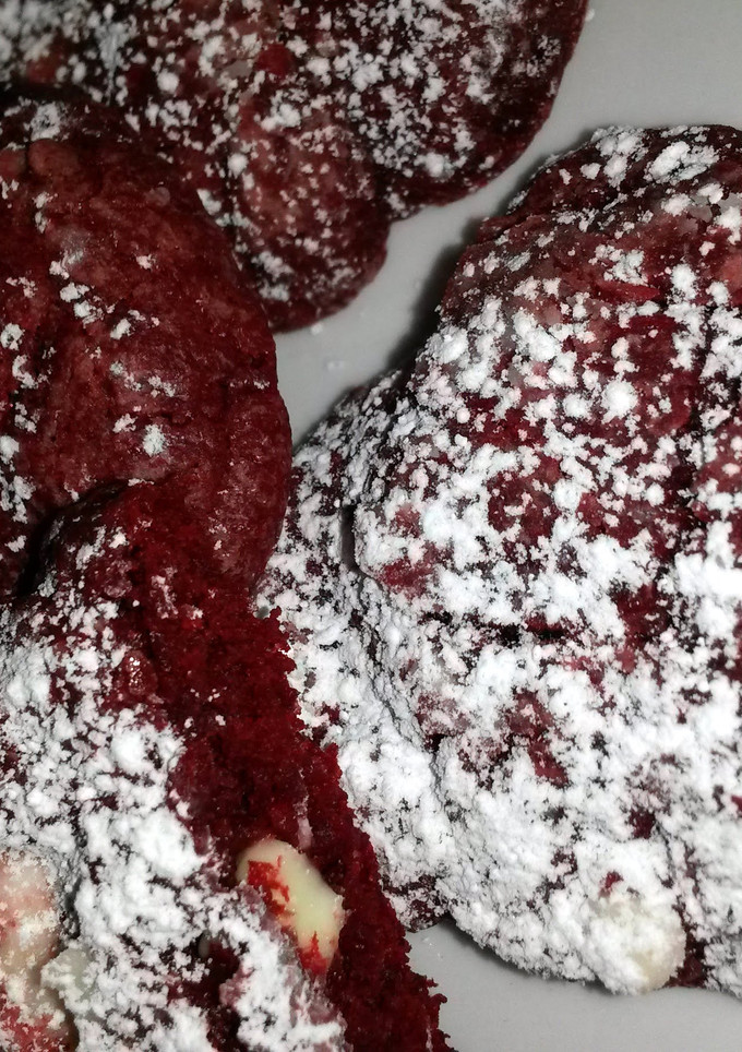 A picture of Red Velvet butter cookies.