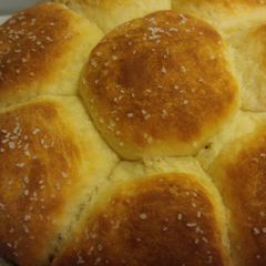 A picture of Simple dinner rolls.