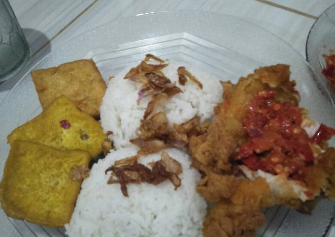 11. Ayam Geprek Ala-Ala