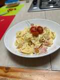 Pasta con crema de leche y jamón pimentón salteado al dente