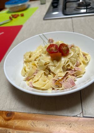 A picture of Pasta with Cream, Ham, and Sautéed Bell Pepper (Al Dente).