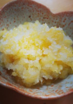 A picture of Amazake (Sweet Rice Sake) and Hassaku Icy Sherbet.