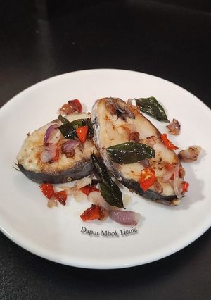 Foto resep Ikan Tengiri Cabe Bawang Daun Kare