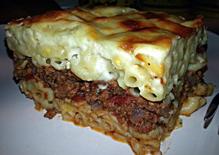 Pastitsio (Greek Pasta Bake)