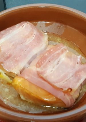Una foto de Salmón al horno con bacon