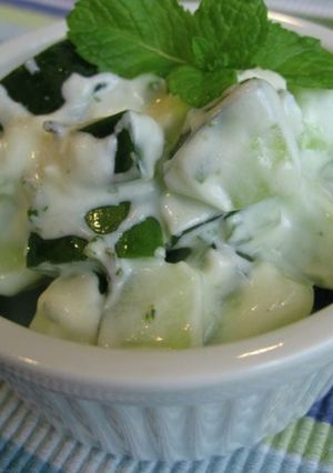 Una foto de Ensalada de pepino con yogur