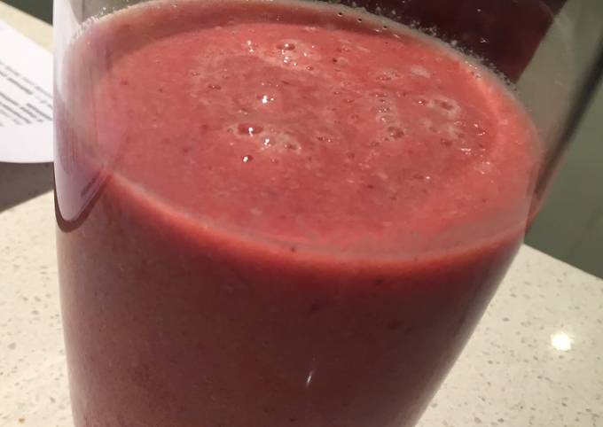 Simple Way to Prepare Ultimate Banana Berry &#34;green&#34; Smoothie