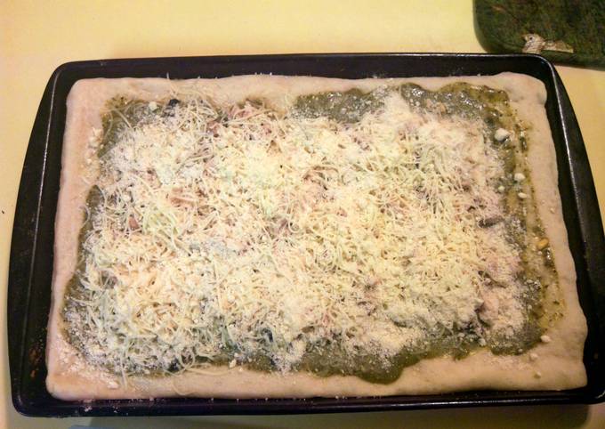 Recipe of Speedy Chicky&#39;s Chicken Pesto Pizza