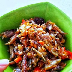 A picture of Kembung Suwir Sambal Korek.