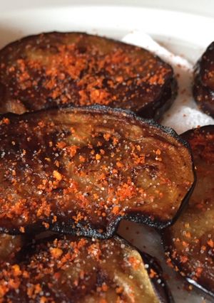 A picture of Crispy eggplant chips.