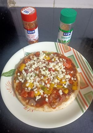 ઇટાલિયન વેજ ચીઝ પીઝા (Italian Veg. Cheese Pizza Recipe In Gujarati) રેસીપી મુખ્ય ફોટો