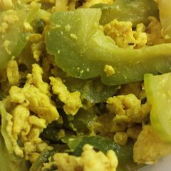 A picture of Bitter melon and tofu stir fry.