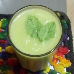 A picture of Raw Mango Smoothie Refreshing in summer.