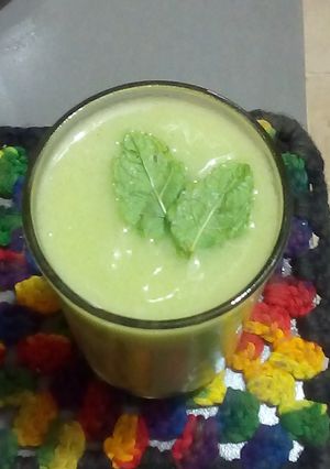 A picture of Raw Mango Smoothie Refreshing in summer.