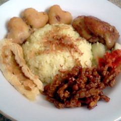 A picture of nasi kuning INDONESIA.