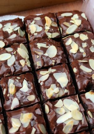 Foto resep Fudgy & Shiny Crust Brownies Selai Coklat | Tanpa DCC