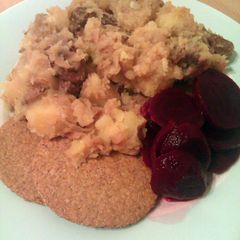 A picture of Vickys Scottish Stovies with Homemade Oatcakes, GF DF EF SF NF.
